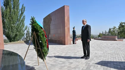 Тоқаев Қырғызстанда «Ата бейіт» ұлттық тарихи-мемориалдық кешенін зиярат етті