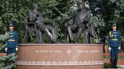 Бішкекте Мұхтар Әуезов пен Шыңғыс Айтматовтың ескерткіші ашылды