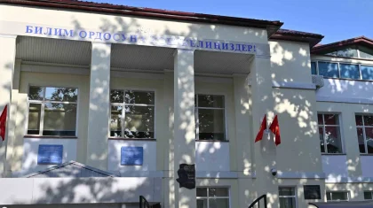 Тоқаев Қырғызстанда әкесінің есімі берілген мектепті аралап көрді