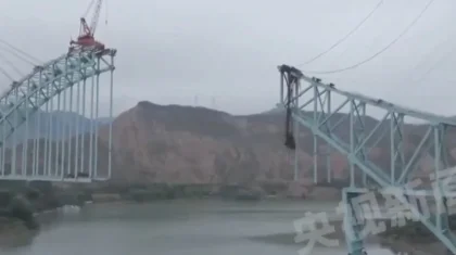 Қытайда салынып жатқан көпір қирап, 7 адам қаза тапты (ВИДЕО)