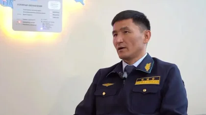 Қарамағындағыларды боқтаған Асан Үмбетов өзі туралы әзілге ішек-сілесі қатып күлді (ВИДЕО)