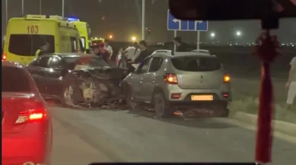 Ақтау маңында үш көлік бір-біріне соғылып, елдің зәресін алды