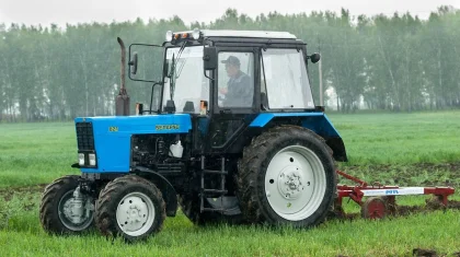Павлодар облысында ауыл тұрғыны мас күйінде трактор айдаймын деп темір торға қамалды