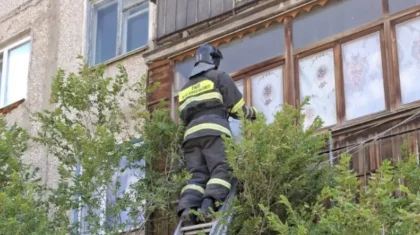 Көкшетауда 3 жасар бала үйде қамалып қалды