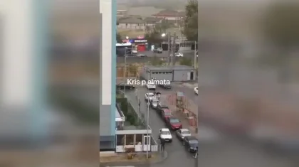 Алматы облысында көпқабатты үйдің жанынан 20 жастағы жігіттің денесі табылды (ВИДЕО)