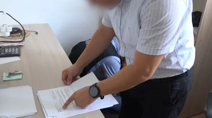 Атырауда әйелінің есепшотына 342 млн теңге аударған ер адам сотталды (ВИДЕО)