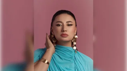 Мәдина Сәдуақасова ән айтып жатқанда «соққы» алды (ВИДЕО)