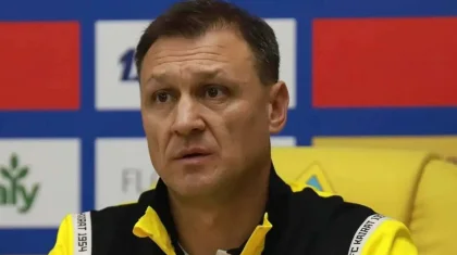 «Мен кассир емеспін»: «Қайраттың» бас жаттықтырушысы билет сұрап мазалайтындарға өтініш айтты