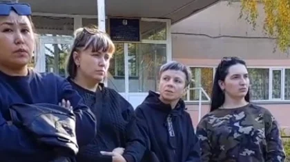 «Іш киімінен тартқан»: Қарағандыда оқушыларды қорқытқан бозбаланы полиция жындыханаға жатқызды (ВИДЕО)