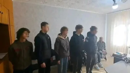 Теміртауда зейнеткерді қорлап, оны видеоға түсірген балалардың соты басталды (ВИДЕО)