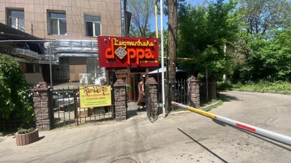 Алматыда заңсыз салынған ғимаратты иесінің өзі бұзды