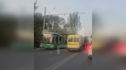Алматыда жедел жәрдем көлігі жасөспірімді қағып кетті (ВИДЕО)