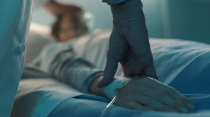 Павлодарда балаларын терезеден лақтырған әйел жындыханаға жатқызылды