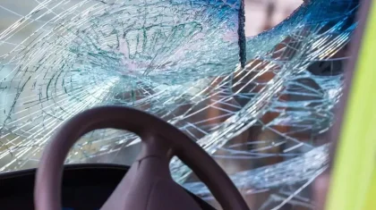 Өскеменде жолдан жүгіріп өтпек болған ер адамды көлік қағып кетті: ол сол жерде көз жұмды