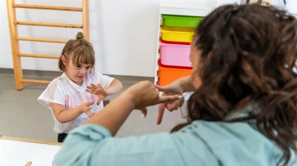 «Ата-ананың кінәсі емес, тұқым қуалайтын дерт те емес»: Ажар Ғиният Даун синдромы бар балалар туралы ой толғады