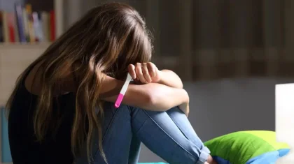 Күдікті – алпыстағы адам: Ақтөбеде зорлық көрген оқушы қыз мектепте босанып қала жаздаған  (ВИДЕО)