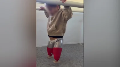 Астанада қос бірдей аяғынан айырылған Алуа протезбен алғашқы қадамын жасады (ВИДЕО)