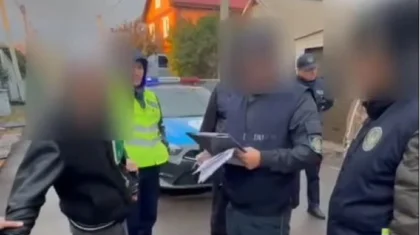 Шахтинск қаласында есірткі таратып, ақша таппақ болған шетелдіктер ұсталды