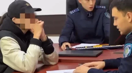 Құлағы естімейтін такси жүргізушісін мазақ қылған блогерді полиция шақырып алды (ВИДЕО)