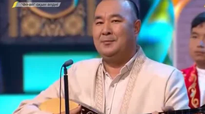 Айтыскер Айбек Қалиевке пәтер кілті табысталды