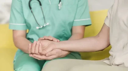 Мейірім мен адалдықтың үлгісі: ауыл мейірбикесінің қызметі қандай