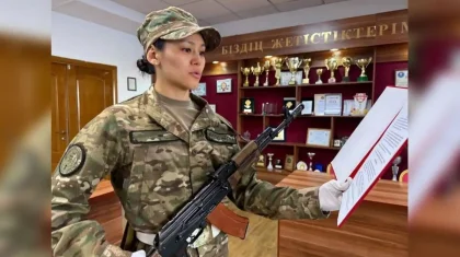 Бокстан Әлем чемпионы Алуа Балқыбекова әскери ант қабылдады