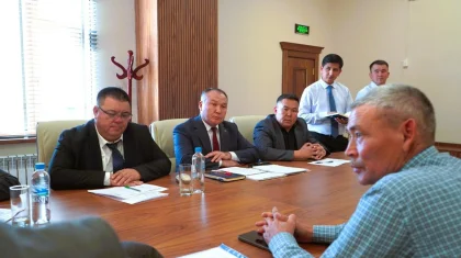 Жер бөлу, газ тарту және жол салу: «AMANAT» өкілдері Түркістан облысындағы тұрғындардың мұң-мұқтажын тыңдады