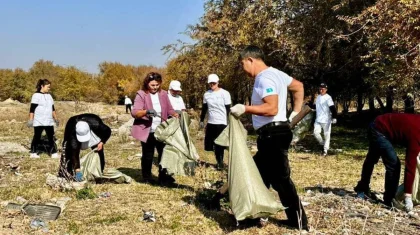 Республика күні қарсаңында ел азаматтары «AMANAT» партиясы ұйымдастырған «Таза бейсенбі» акциясына атсалысты