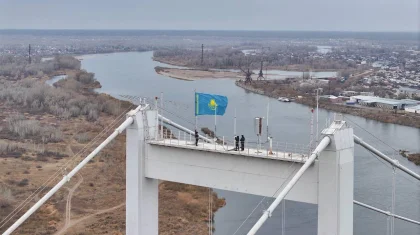 Семей қаласында Республика күніне орай Мемлекеттік ту көтерілді