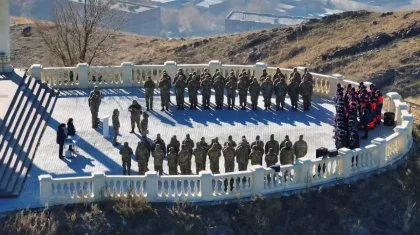 Құтқарушылар Республика күнін «Қазақстан» тауының шыңында атап өтті (ВИДЕО)