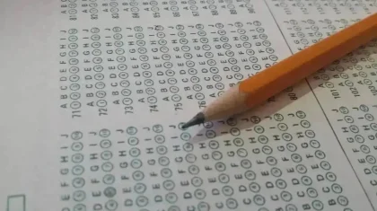 «ҰБТ тапсыруға көмектесемін»: Павлодарда 1 млн теңгені қалтасына басқан экс-мұғалім ұсталды