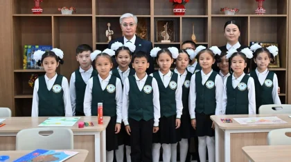 Тоқаев кішкентай «Сыр жұлдыздарымен» суретке түсті