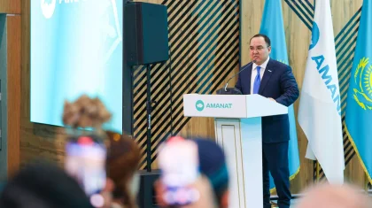 «Жетпіс төрт күнде 2500 шақырым жол жүрген»: «AMANAT» атқа мініп, Қазақстанға жеткен қандастарға құрмет көрсетті