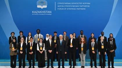 Президент елімізде оқып жүрген шетелдік жастармен кездесті