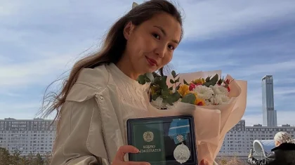 Астанада 26 жастағы әйел алты баланы дүниеге әкеліп, «Күміс алқа» алды (ВИДЕО)