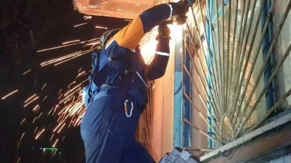 Семейде баласын үйде жалғыз қалдырып кеткен әйел құтқарушылардан көмек сұрады