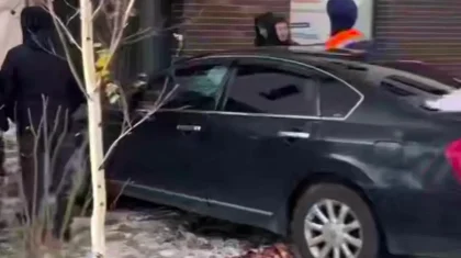 Астанада автокөлік тұрғын үйге соғылды (ВИДЕО)