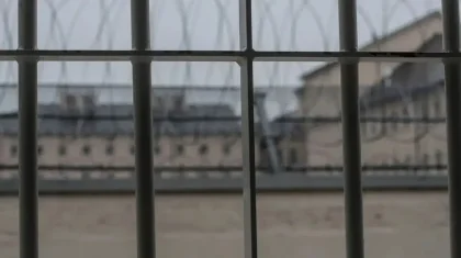 Павлодарда түрменің алдында жүректі елжіретер оқиға болды