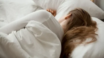 Ұйықтаған кезде қалай жатқан дұрыс – диетолог кеңес берді