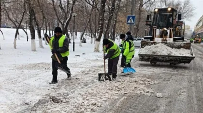Астанада 3 мыңға жуық жұмысшы қар тазалауға шықты