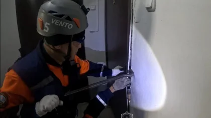 Семейде пәтерде жалғыз қалған екі бала құтқарылды