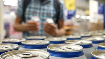 Түркістан облысында энергетикалық сусын ішкен ер адам есінен танып, құлап қалды (ВИДЕО)