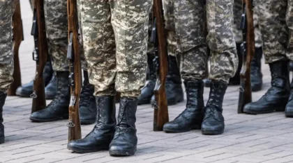 Әскерде қаза тапқан: Қорғаныс министрлігінде марқұм сарбаздардың ата-аналарымен кездесу өтті