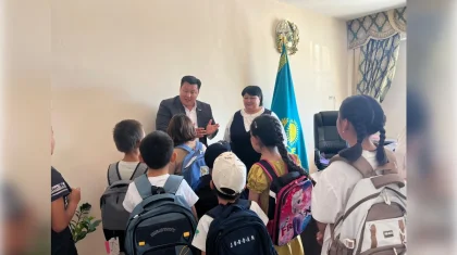 «Патриотизм жауапкершіліктен басталады»: 9 жыл бойы волонтер болып жүрген ұстаз өз ойын айтты