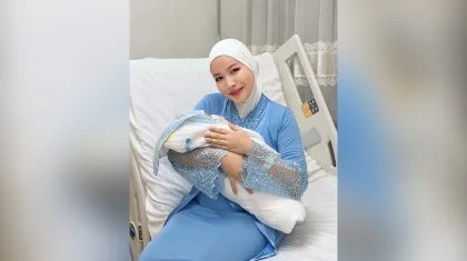 Абай Бегейдің 16 жасында тұрмысқа шыққан қызы ұлды болды (ВИДЕО)