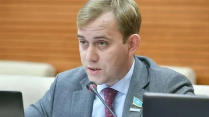 «Бұл жеке өмірге араласу емес»: депутат ЛГБТ насихатына тыйым салу заңына түсініктеме берді