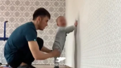 Табандылық пен сенім: дәрігерлер емдей алмаған баланы әкесі аяққа тұрғызды (ВИДЕО)