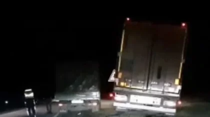 Қостанай облысында полициядан қашпақ болған жүргізуші жүк көлігімен бірге балшыққа батып қалды (ВИДЕО)
