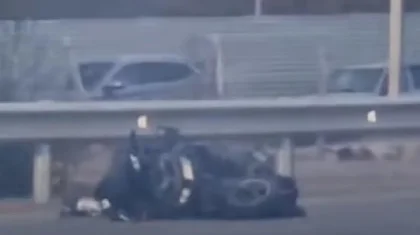 Жүк көлігімен соқтығысқан: Алматы облысында мотоцикл жүргізушісі көз жұмды