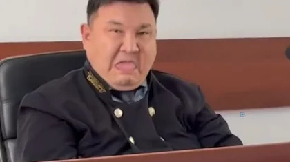 Берденовтің ісі бойынша сотта тілін көрсеткен: Шымкентте судьяға қатысты шешім шықты (ВИДЕО)